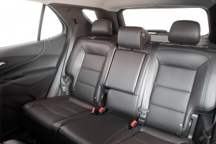 Интерьер Chevrolet Equinox Midnight 2019 года  (LA) (фото 10 из 12)